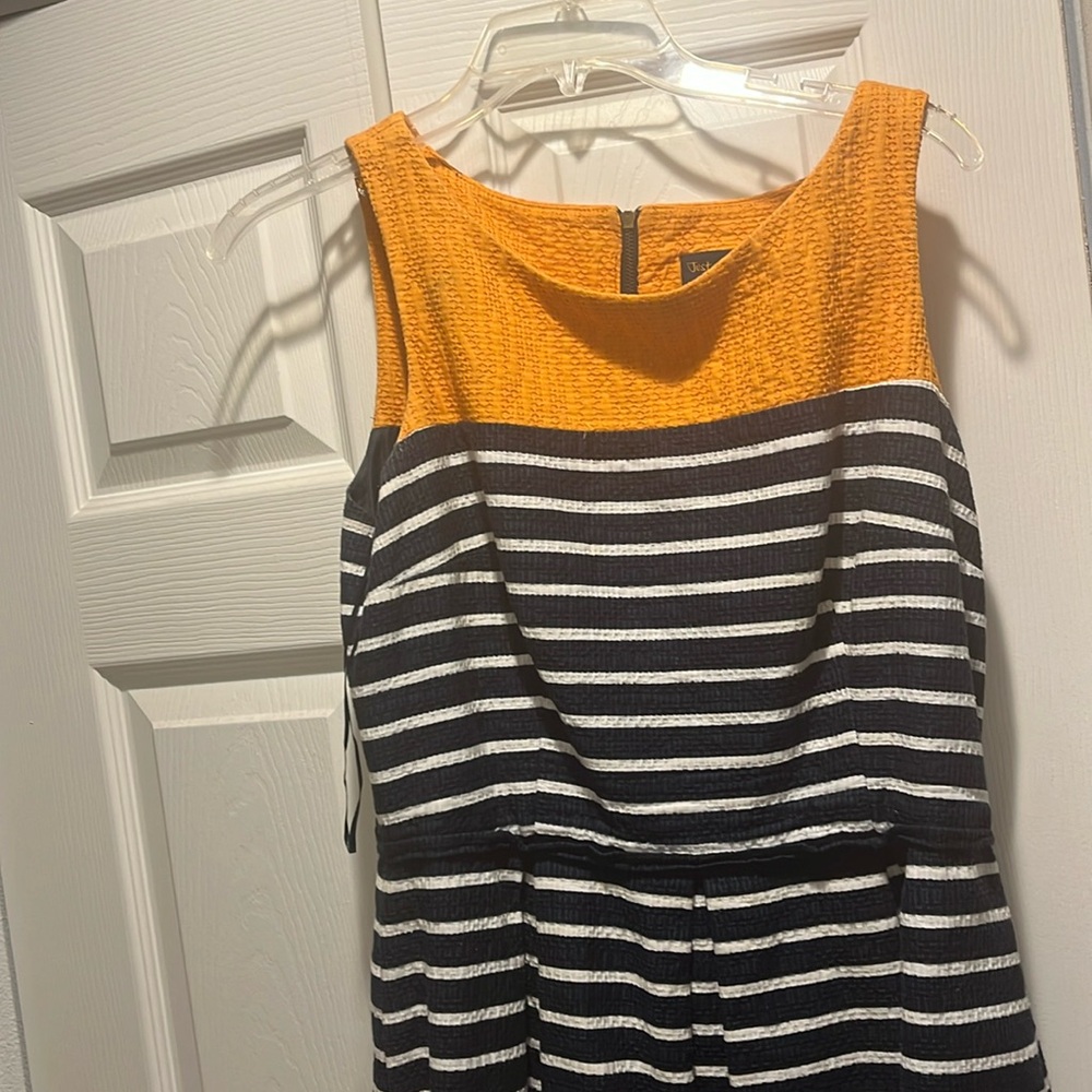 Cute work dress.